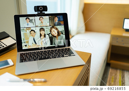 オンラインミーティング テレワーク web会議 ビジネスイメージ 69216855