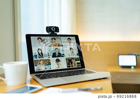 オンラインミーティング テレワーク web会議 ビジネスイメージ 69216868