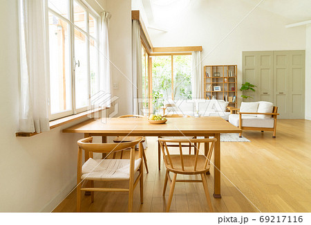 リビング 家 住居 インテリア 69217116