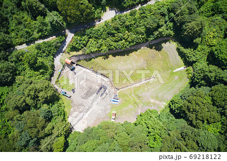 水を抜いた小倉池 長野県白馬村松川上流域(ドローンによる空撮) 水を抜いた小倉池 長野県白馬村松川上流域(ドローンによる空撮) 69218122