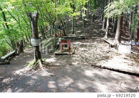 群馬県ぐんま百名山 桐生市の鳴神山の北にある椚田峠 群馬県ぐんま百名山 桐生市の鳴神山の北にある椚田峠 69219520