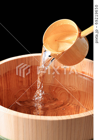 樽に入った日本酒のイメージ 69219650