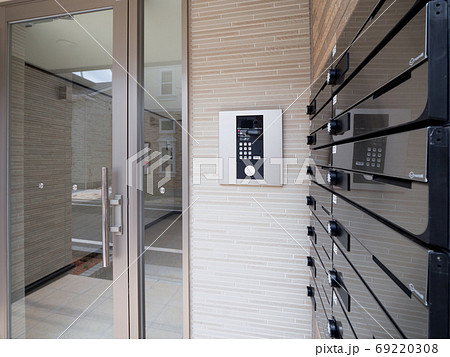 集合住宅のエントランス 集合住宅のエントランス 69220308