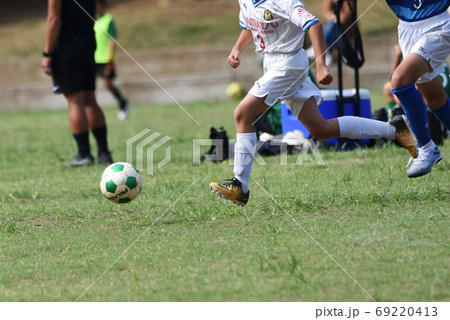 少年サッカー 試合風景の写真素材