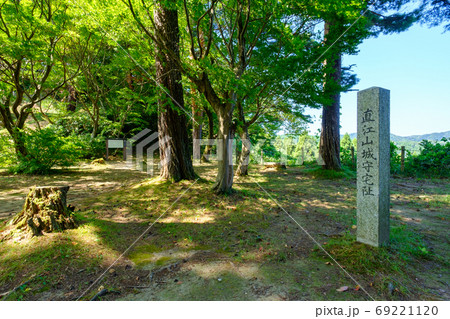 春日山城跡の風景:直江屋敷跡 春日山城跡の風景:直江屋敷跡 69221120