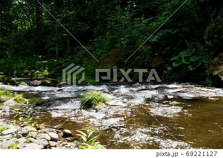 興部川の流れ　西興部町 69221127