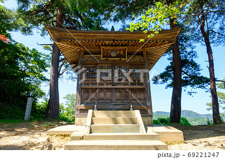 春日山城跡の風景:毘沙門堂 春日山城跡の風景:毘沙門堂 69221247
