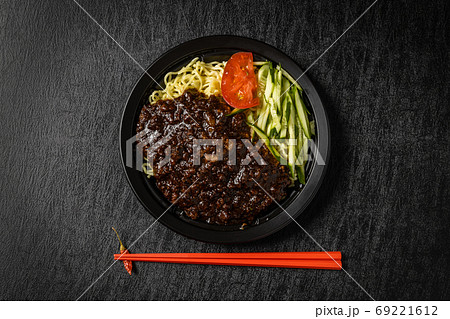 ジャージャー麺　zhajiangmian 69221612
