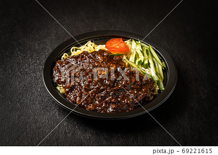 ジャージャー麺 zhajiangmian ジャージャー麺 zhajiangmian 69221615