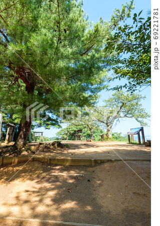 春日山城跡の風景:本丸 春日山城跡の風景:本丸 69221781