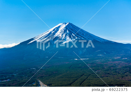 山梨県 河口湖天上山公園から眺める富士山 69222375