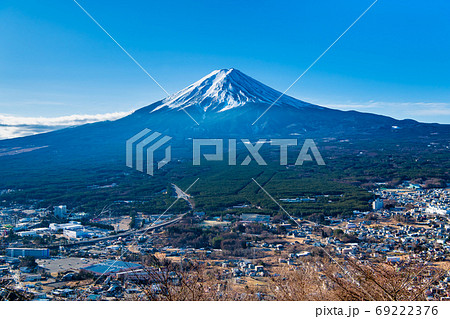 山梨県 河口湖天上山公園から眺める富士山 69222376