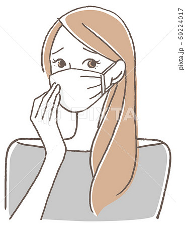 マスク着用で困っている女性 69224017