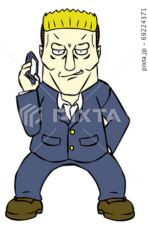 コワモテの中年男性のイラスト ニヤリ 楽のイラスト素材