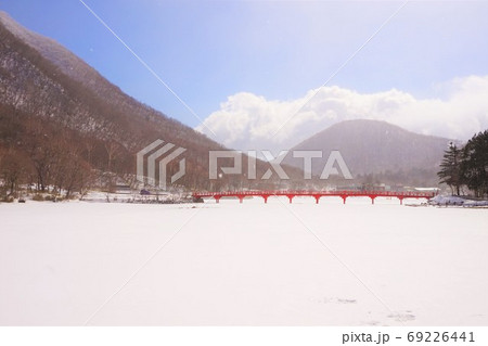 大沼 吹雪 強風 ワカサギ釣り 赤城神社 群馬県 赤城山 大洞赤城神社 元宮赤城神社 啄木鳥橋 冬 大沼 吹雪 強風 ワカサギ釣り 赤城神社 群馬県 赤城山 大洞赤城神社 元宮赤城神社 啄木鳥橋 冬 69226441