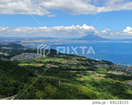 指宿スカイライン上空から錦江湾を望む 指宿スカイライン上空から錦江湾を望む 69228155