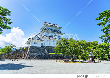 【神奈川県】綺麗な青空と改修された小田原城の天守閣 【神奈川県】綺麗な青空と改修された小田原城の天守閣 69228972