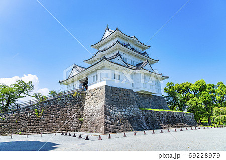 【神奈川県】綺麗な青空と改修された小田原城の天守閣 【神奈川県】綺麗な青空と改修された小田原城の天守閣 69228979