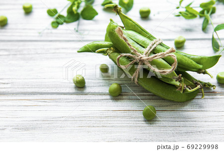 Pods of green peas Pods of green peas 69229998