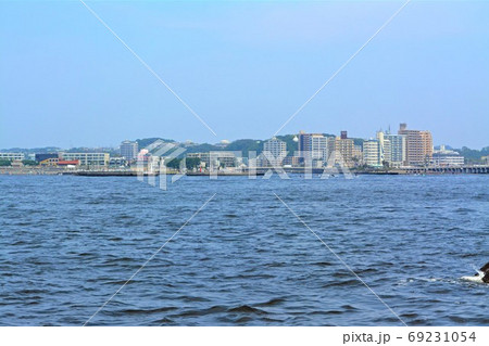 江の島から眺める片瀬漁港 69231054