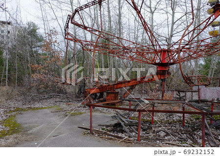 An old broken carousel in the abandoned city of Pripyat. Abandoned amusement park. An old broken carousel in the abandoned city of Pripyat. Abandoned amusement park. 69232152