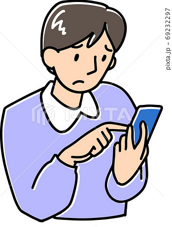 困った表情でスマホを見る男性 69232297