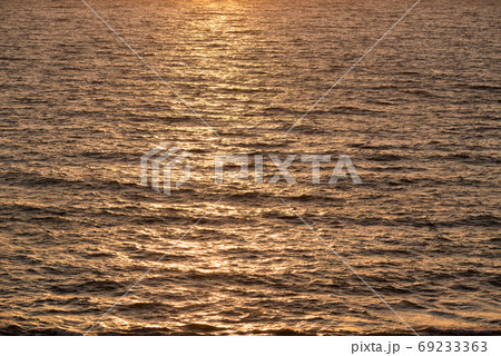 波の夕景 69233363