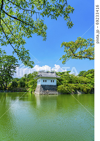 【神奈川県】綺麗な青空と緑が広がる小田原城のお堀 【神奈川県】綺麗な青空と緑が広がる小田原城のお堀 69233416
