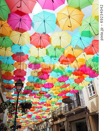 ポルトガル アゲダの傘祭りの風景の写真素材