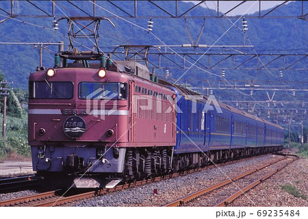 JR西日本EF81+JR東日本24系 寝台特急日本海の写真素材 [69235484] - PIXTA