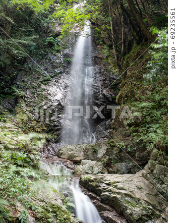 秋川渓谷　払沢の滝と清流　美しい払沢の滝 69235561