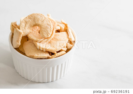 dried apple chips 69236191