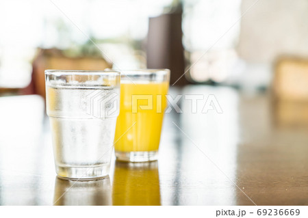 glass of water with pineapple juice 69236669