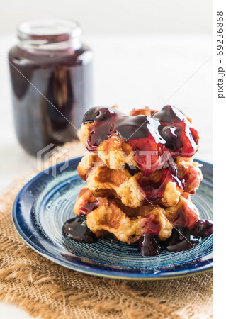 waffle with blueberry sauce 69236868