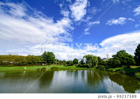 残暑厳しい秋の西城沼公園 69237389