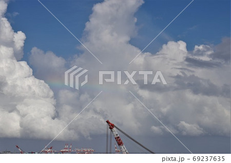 東京湾上の積乱雲に虹 東京湾上の積乱雲に虹 69237635