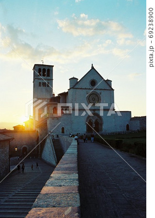 アッシジ 69238900