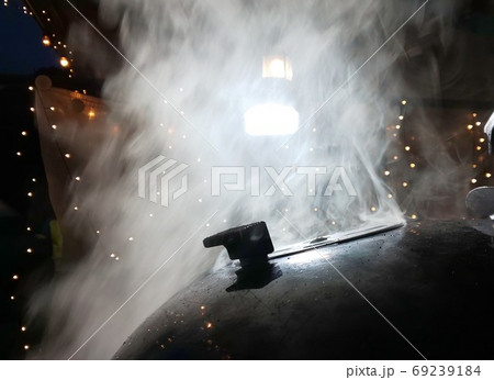 鍋から立ち昇る湯気 69239184