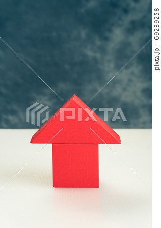 Abstract red up arrow on table 69239258