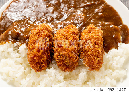 カキフライトッピングカレーライス。 69241897