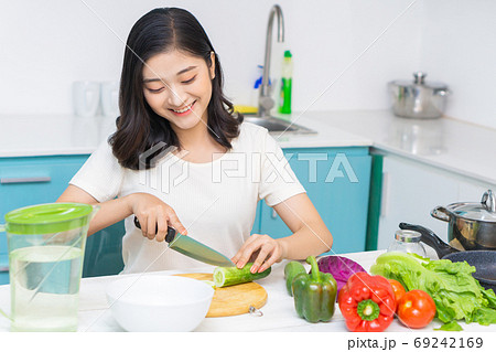 Woman cooking 69242169