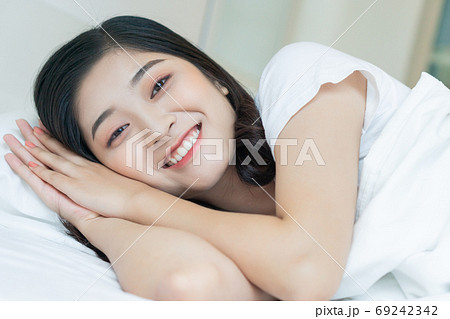 Woman on bed 69242342