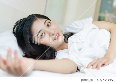Woman on bed 69242345