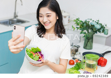 Woman eat clean Woman eat clean 69242389