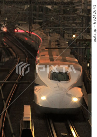 夕暮れに輝く東海道新幹線 N700A 夕暮れに輝く東海道新幹線 N700A 69242641