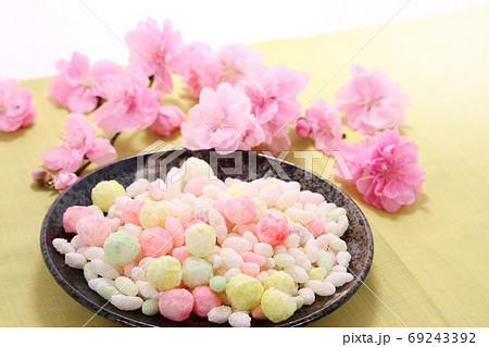 ひなあられ 桃の花 桃の節句 ひなあられ 桃の花 桃の節句 69243392