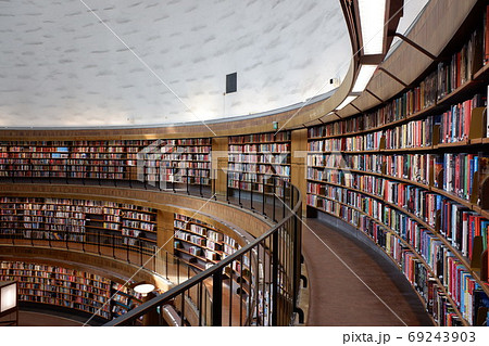 ストックホルム市立図書館 69243903