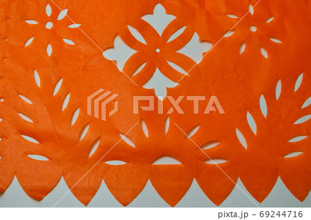 メキシコの切り絵　パペル・ピカード　Papel Picado 69244716