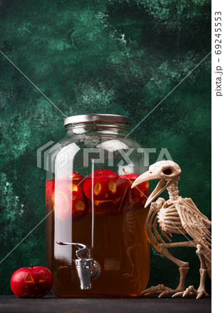 Halloween drink autumn apple cider 69245553