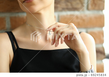 Good looking person indoors 69245834